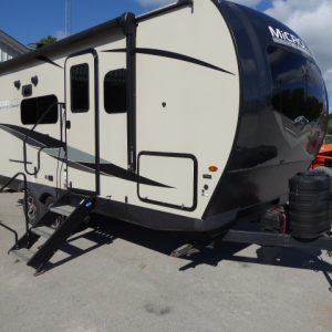 USED- 2023 FLAGSTAFF 21DS